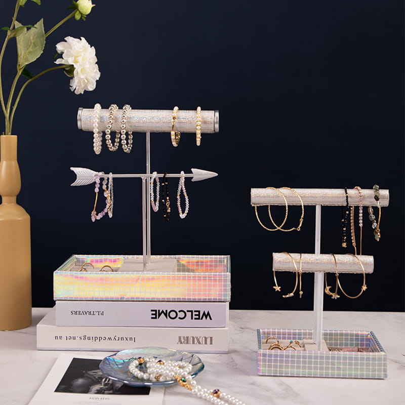 Súprava figurínových šperkov na uloženie náhrdelníka