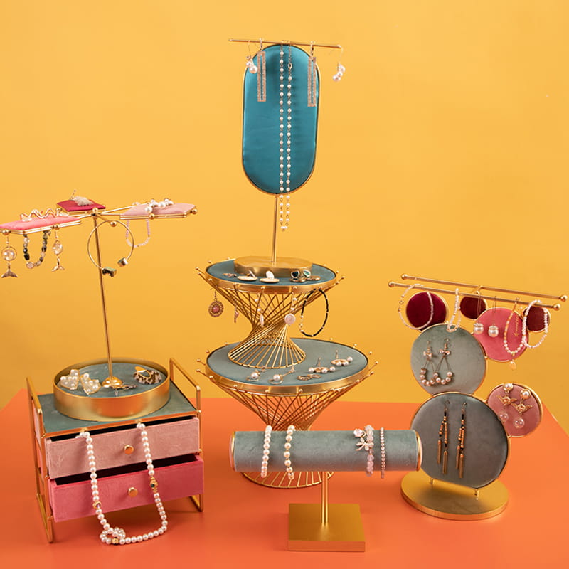 Stojan na vystavenie šperkov na náramky do domácnosti