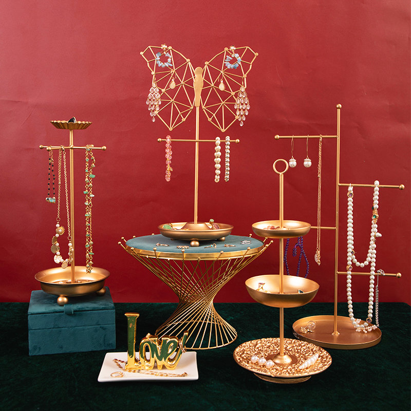 Vynikajúci kovový remeselný úložný stojan na domáce dekorácie darčekový stojan na šperky